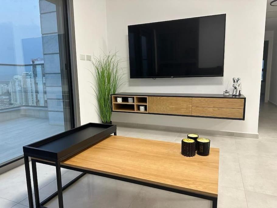 Elegant 3 Bedroom Ocean View Condo In Kiryat Yam Qiryat Yam Luaran gambar