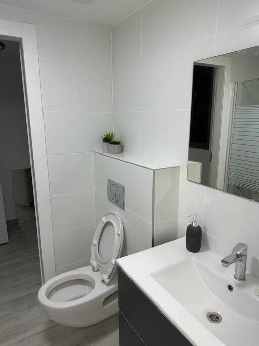 Elegant 3 Bedroom Ocean View Condo In Kiryat Yam Qiryat Yam Luaran gambar