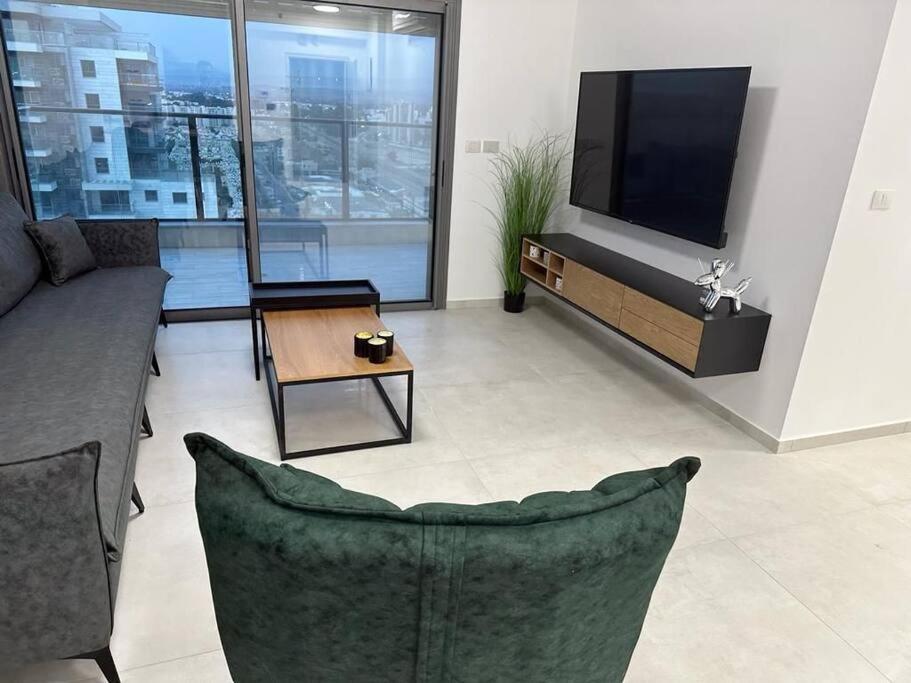 Elegant 3 Bedroom Ocean View Condo In Kiryat Yam Qiryat Yam Luaran gambar