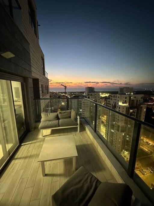 Elegant 3 Bedroom Ocean View Condo In Kiryat Yam Qiryat Yam Luaran gambar