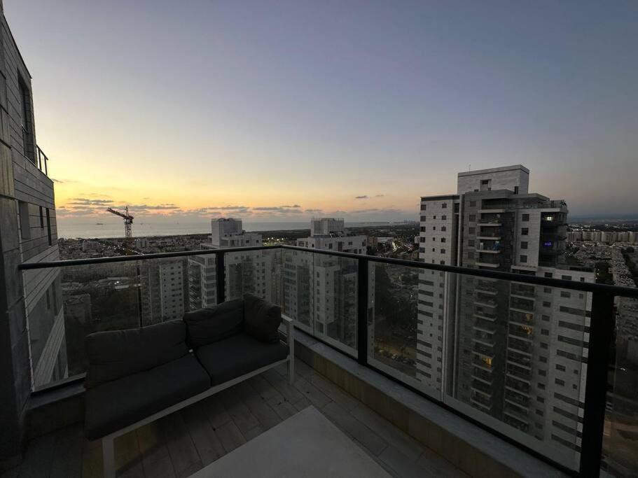 Elegant 3 Bedroom Ocean View Condo In Kiryat Yam Qiryat Yam Luaran gambar