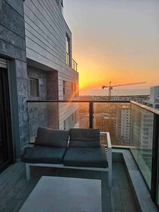 Elegant 3 Bedroom Ocean View Condo In Kiryat Yam Qiryat Yam Luaran gambar